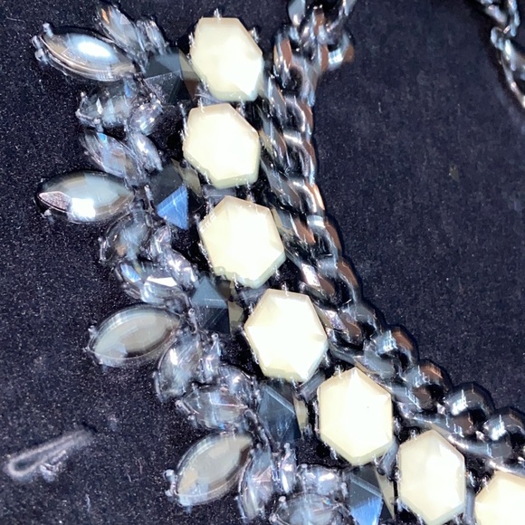 Zara necklace statement piece from Zara - Picture 4 of 13